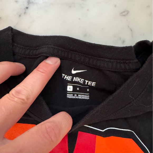 Tiger Woods - Nike Golf Black and Orange Graphic T-Shirt (Large) - Picture 2 of 2